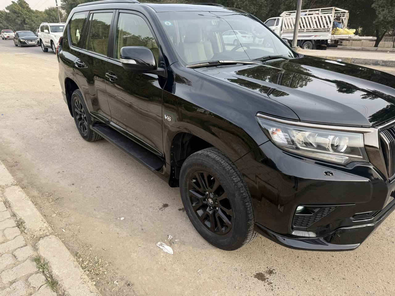 السلام عليكم 
للبيع برادو موديل ٢٢ vx رقم بغداد ماشيه ١٢٠ الف 
بيها بارد كلش بسيط مكان السياره بغداد العامريه 
السعر 43$مع المجال ***********
