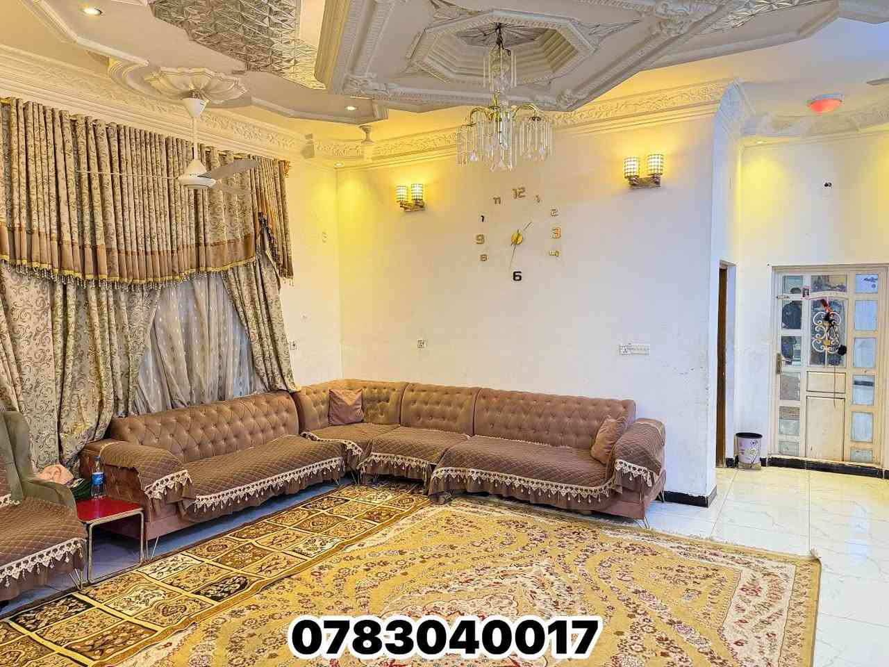 دار حي السياسيين ٢٥٠م طابقين  للبيع
بناء  ٢٠٠٩  مسلح 
٤غرف و استقبال و ٢صالة و مطبخ حار وبارد و ٣مجموعة صحيات داخلية وخارجية وحديقة وكراج سيارة
***********
