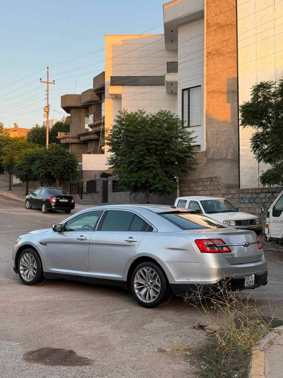 فورد تورس للبيع موديل ٢٠١٣ لون سلفر امريكي موصفات
سياره حلوه وجاهزه ورخيصه وبلعافيه على الي ياخذها  
موصفات لمتدد بس مو فول 
 كير مكينه شراط كهربائيات كلها شغال شراط 
تايرات جديده تبريد ثلج السياره مابيها نقص 
بلنسبه للصبغ مصبوغه حزام جماليه شراط لا شواصي ولا مدعومه ولا جفيه وعندي صورها قبل الصبغ همين 
رقم بغداد بسمي هزه سنويه رقم كله جديد شراط التحويل 

سعرها ٨٨ ورقه وبيها مجال بسيط
مكان السياره سليمانيه  
للاستفسار اكثر *********** 
اخوان اني مكفول بلنشر هذا رقم صاحبها
