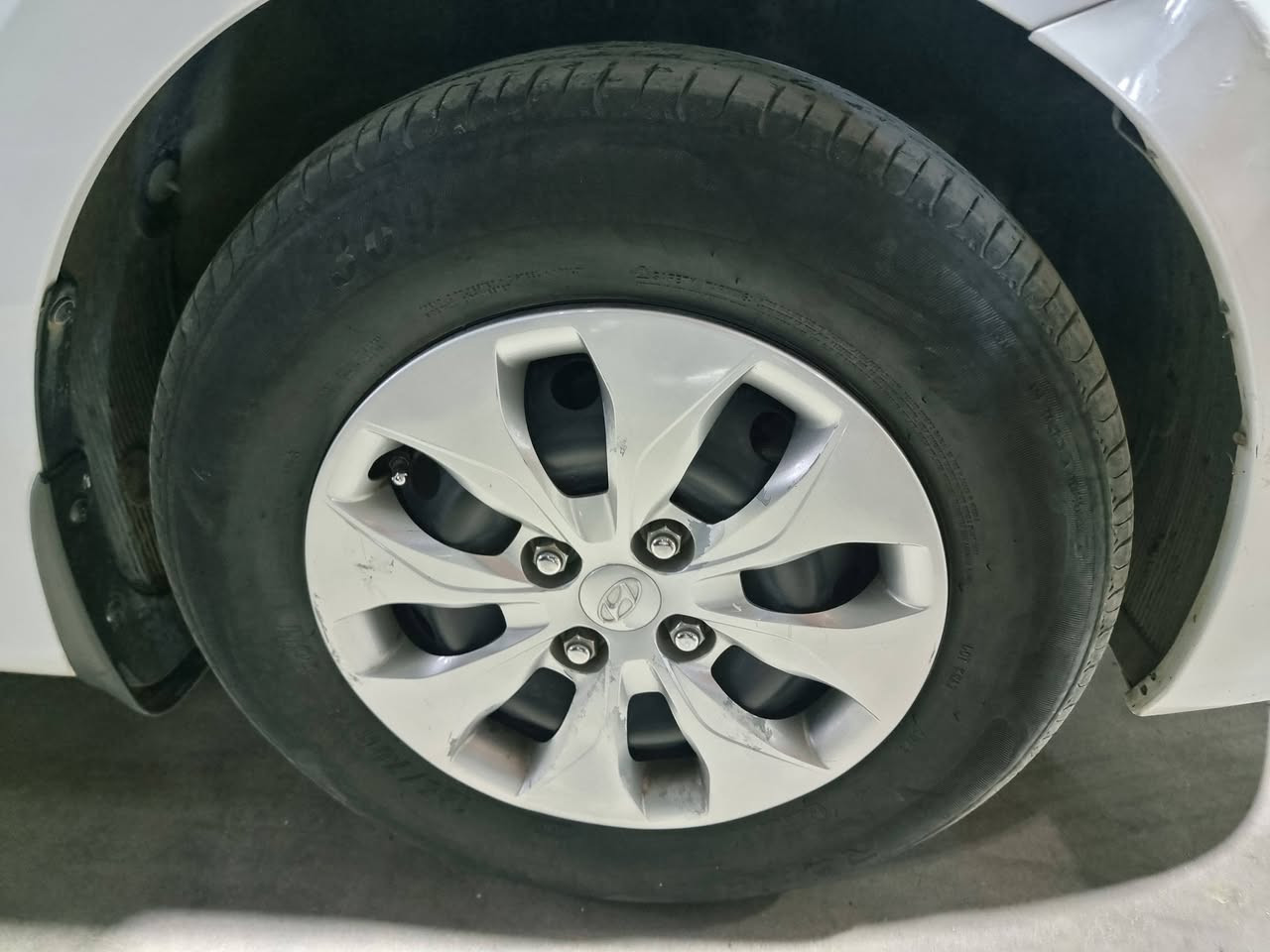 سيارة بدون صبغ
ماشي 148 الف km
كير محرك بشرت ما مفتوح
محرك 1.6 
رقم مسطرة سنوية جديدة  2030
ثاني يوم التحويل 
الموقع اربيل 
للاستفسار 
السعر : 110 $ 
***********
***********
