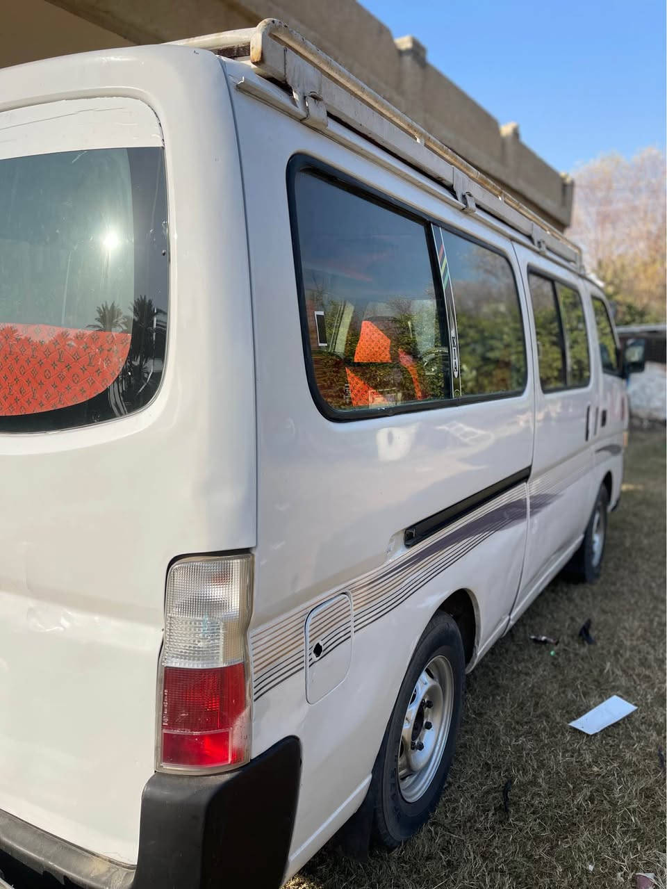 للبيع نيسان 2010جاهزه من كلشي كير مكينه كفاله بيها طخات بسيطه ومصبوغه حزام رقم بغداد احمر تحويل مباشر عليها غرامات مليونين تنزل من السعر تأخذ صافي سعرها ٨٨ مكاني بغداد المدائن *********** بغداد, العراق
