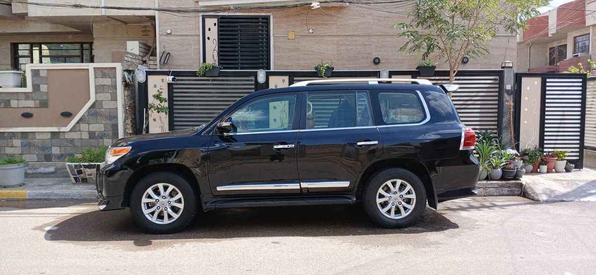 السلام عليكم
تحيه طيبه
الصور حديثه بتاريخ 3/28
تيوتا جكساره GXR 2013
بدون صبغ  اكو بارد قليل سونار مرفق بتاريخ 2026/3/21
ماشيه 140 كيلو 
استخدام نظيف جدا
رقم بغداد باسمي شخصيا 
هزه جديده بشهر 3 .  26
سنويه تنتهي 2031
مكينه وكير وكل التفرعات  ممفتوحات  (((وضع شركه)))
مكينه تشغيل الصبح ناعمه فضل من الله
اطارات  عدد5جيده
كشن كهرباء
حداديه خلفي امامي 100%
8 ايرباك
تبريد 3 قطع جيد جدأ
ثلاجه بحاله جيده
تشغيل عن بعد
لايت زنون 
دواخل  قرميدي جديده
شاشه حديثه كار بلي 
سيرفس كامل زيوت مع فلاتر مع تبديل
ماء راديتر زيتي جديد 
مكاني بغداد الاطباء خدمي المطار قرب جسر العامريه
عارضها ٣٥٥ تتصل بيك خير ودلل
وات ساب متاح


**إذا كنت صاحب هذا الإعلان وتريد حذفه لأي سبب، رجاءا أرسل رسالة إلى الدعم الفني**