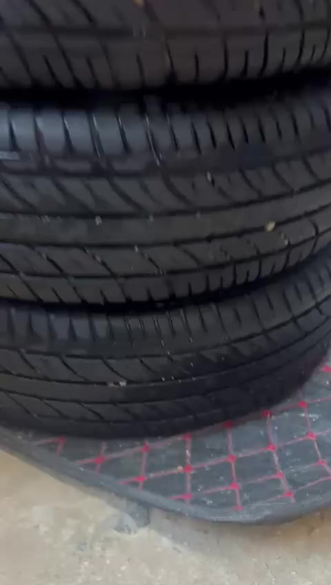 سلام عليكم عندي تخم تاير اسود مو ابو خط البيع 175/70/13
 مكاني بغداد البلديات
***********
