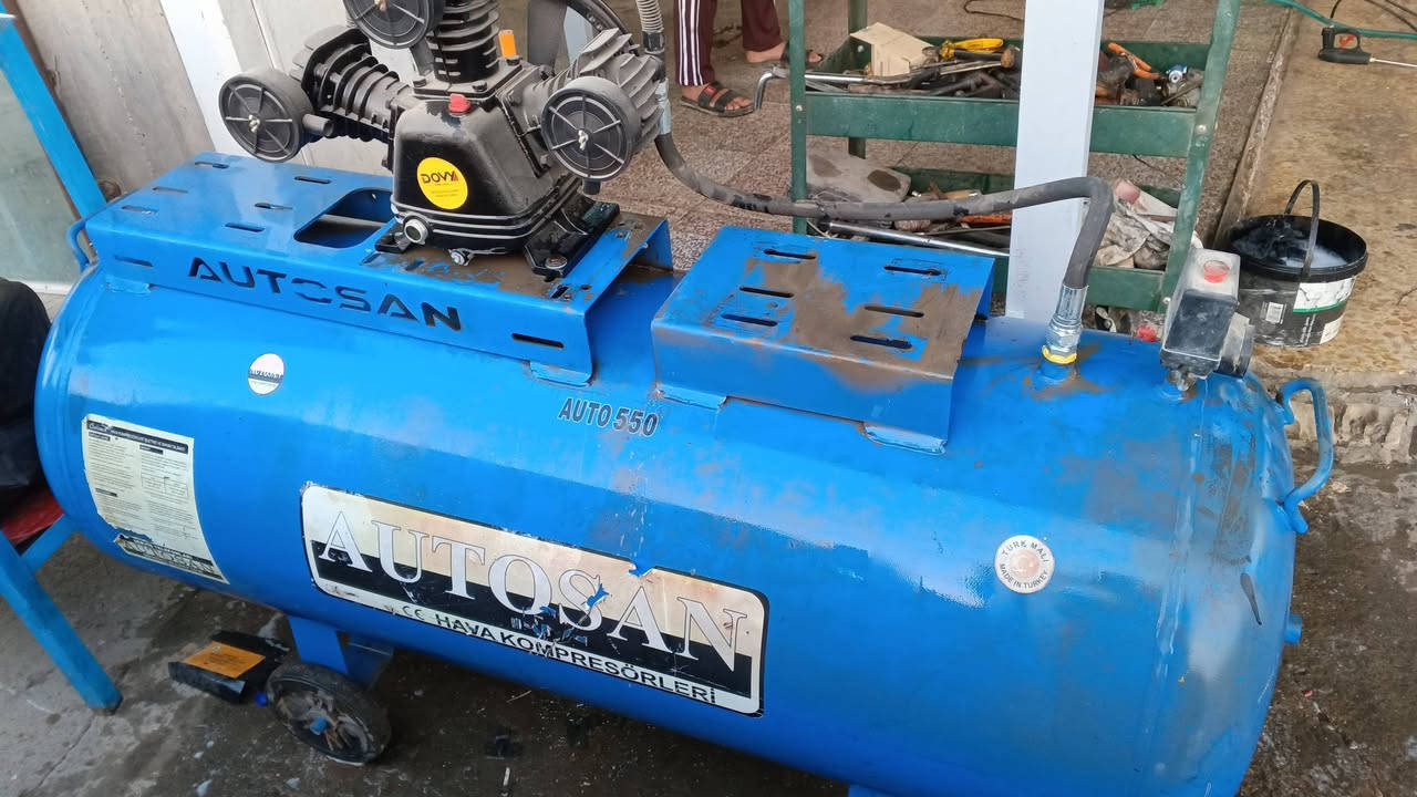 السلام عليكم كمبريسر للبيع حجم 550 لتر تاروسه جديده ما مشتغله مكانه بغداد السعر 400 ألف 
*********** واتساب
