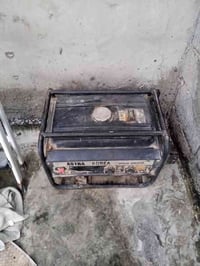 مولدة شغالة  ماكنة لحام مستخدمة شي بسيط كلش ماكنة خياطة جمسي شغالة ونظ...