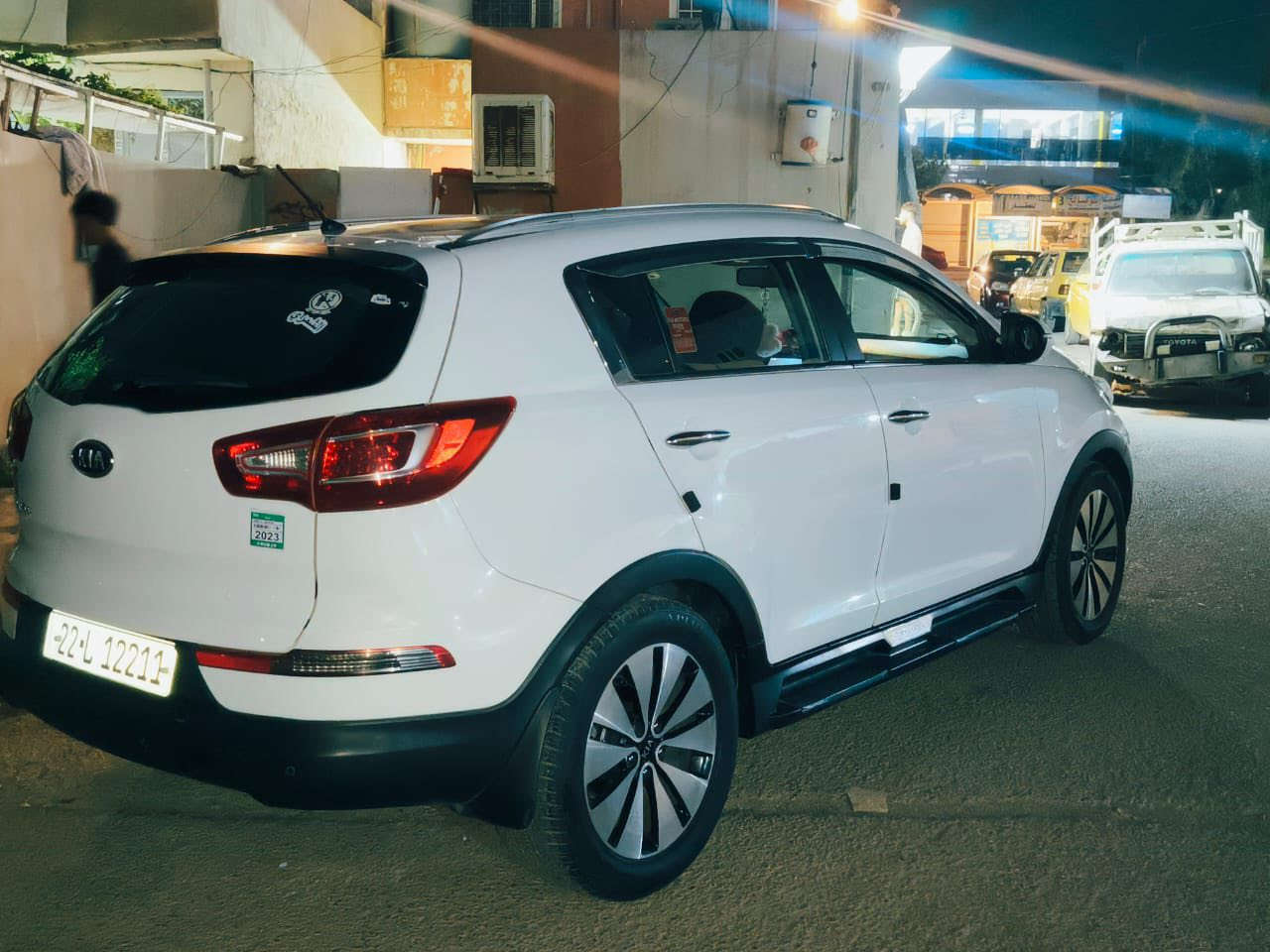 بسم الله الرحمن الرحيم اخوان كيا سبورتج بنوراما  لبيع سياره مال بيت شرط من الدعاميه الى الدعاميه رقم اربيل الدولي هزه جديده سنويه إلى ٢٠٣٠ بدون ضرر قطره صبغ مآبيها مواصفاتها معروفه سقف بانورما 
تحكمات استيران 
مري شفط 
مانع انزلاق 
بريك أيبس 
حساسات خلفيه 
سياره بعدها بوضع الشركه بيها ملاحضه اصغيره فقط 
دوشمه مال داخل جديده 
مسجل شاشه مع سستتم سماعات جديده 
طخمً تايرات جدد سياراه ٥ويل كب داخلها ٥ تكوات 
سياره فووول ماعده البصمه محرك شرط برغي ممفتوح بيه كير شرط 
عنوان السياره موصل الجانب الأيسر شقق الخضراء قرب مشروع الماء رقم الهاتف *********** واتساب بيه
