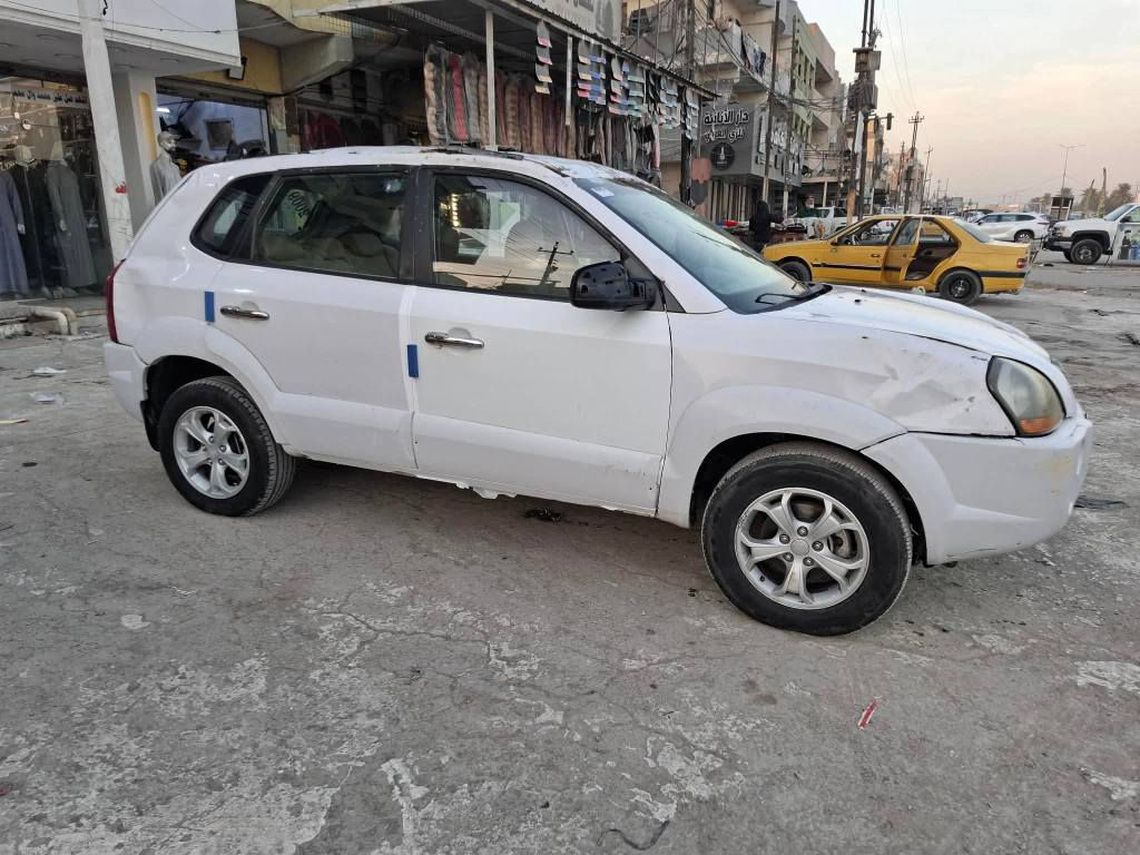 السلام عليكم اخوان للبيع كيا توسان موديل 2009 رقم اربيل تحويل او وكالة شرط محرك 2000 السياره كير محرك داخل جديد سياره بيها حادث وبيعها على حادث كما واضح بل صور سياره شغاله وتمشي السعر مناسب لشراي للاتصال بل رقم *********** مكان سياره بغداد بغداد, العراق
