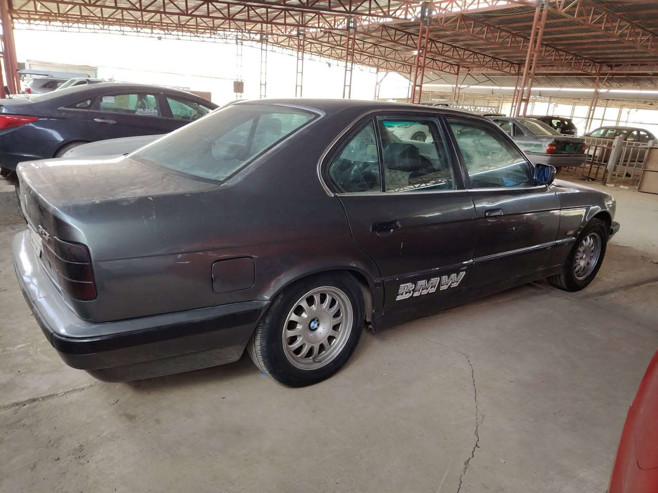 السلام عليكم شباب بي ام 525 موديل 91 مصبوغه جماليه كهربائيات شغاله العنوان بغداد سبع قصور للاستفسار خابر على الرقم ***********
