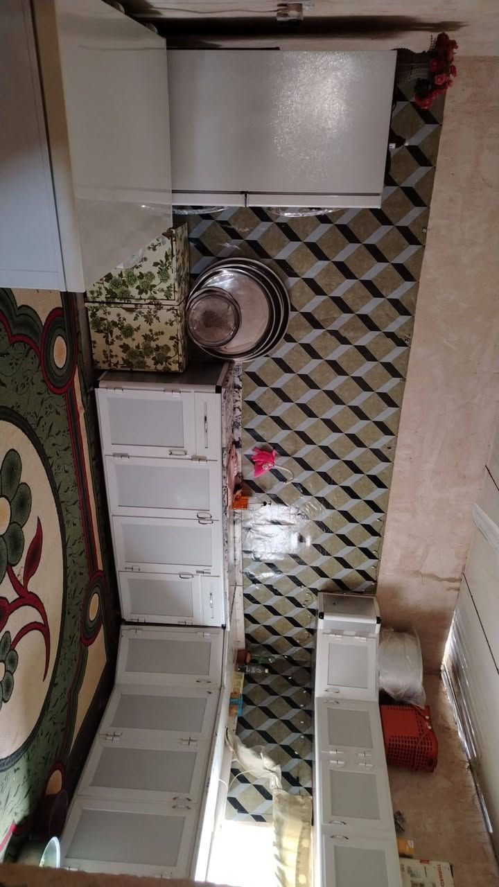سلام عليكم
بيت للبيع بحي سكينه مساحته 180 
مستعجل ع بيع 
***********
