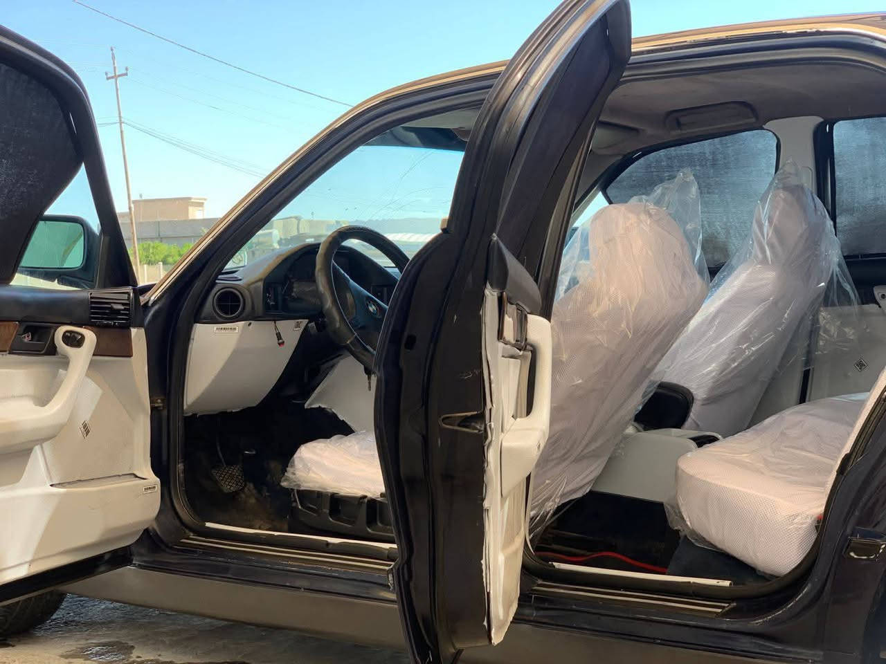 للبيع BMW حجم 535 اصل   مفتوح 35 موديل1991 
مصبوغه جماليه   ،، السياره جاهزه من كل النواحي  ،،  تخم تاير جديد ،، تبريد ثلج ،،  
رقم بغداد الدولي   ،، المكان سماوه  
السعر 50  
***********
