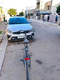 هذا بايسكل ممتاز بلون أزرق، بحالة جيدة جدًا وجاهز للاستخدام. يمتاز بإط...