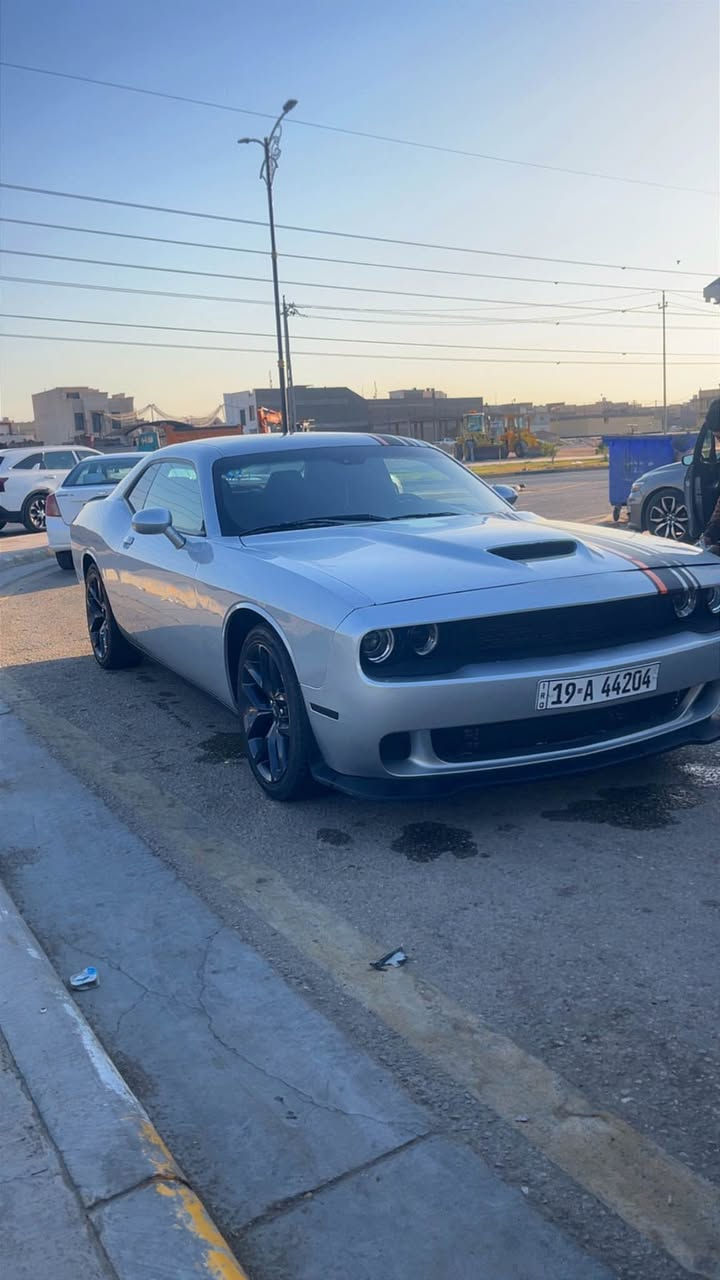 السلام عليكم 
جالنجر 2023 SXT
 رقم كربلاء الدولي
هزه سنويه وارقام جدد باسمي شخصيا 
تحويل وين ميعجبك 
مكينه 3600
حادثه جاملغ وبنيد وطخه بجاملغ خلفي 
صبغ 4 قطع صفحه سائق وبنيد
بيه تعمير بدايه شاصي ولغد يسره بدايته
مواصفات SXT معروفه
ماشيه تقريبا 30 الف 
لايت زنون اصلي 
عدسات اوركال متغير 360 لون
كير ومكينه وصدر وتبريد مكفولات 
مكانه بغداد الكرخ 
السعر ١٤٩ بيع او مراوس 
*********** بغداد, العراق
