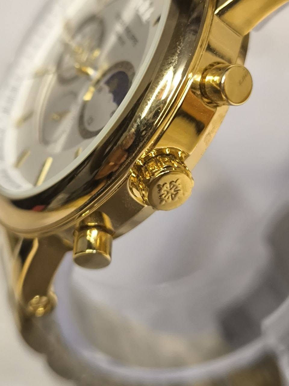 ساعة باتك فلب PATEK PHILIPPE مميزة
تحفة فنية 
مكينة كوارتز دقيقة ( نظام ستوبوج ) جميع السناتر شغالة
القطعة بالكامل يتانلس ستيل طلاء ثابت
ميناء مميزة مزودة بمنفذ تاريخ 
نظام شمسي قمري شغال 
زجاج معدني ضد الخدش
مقاومة الماء والغبار 
 قفل فراشة 
ساعة مختمة بالكامل

🔴ملاحظة متوفر 3 قطع فقط 

السعر :- 35 ع اول تم 
للحجز والاستفسار يرجى مراسلة الصفحه


**إذا كنت صاحب هذا الإعلان وتريد حذفه لأي سبب، رجاءا أرسل رسالة إلى الدعم الفني**