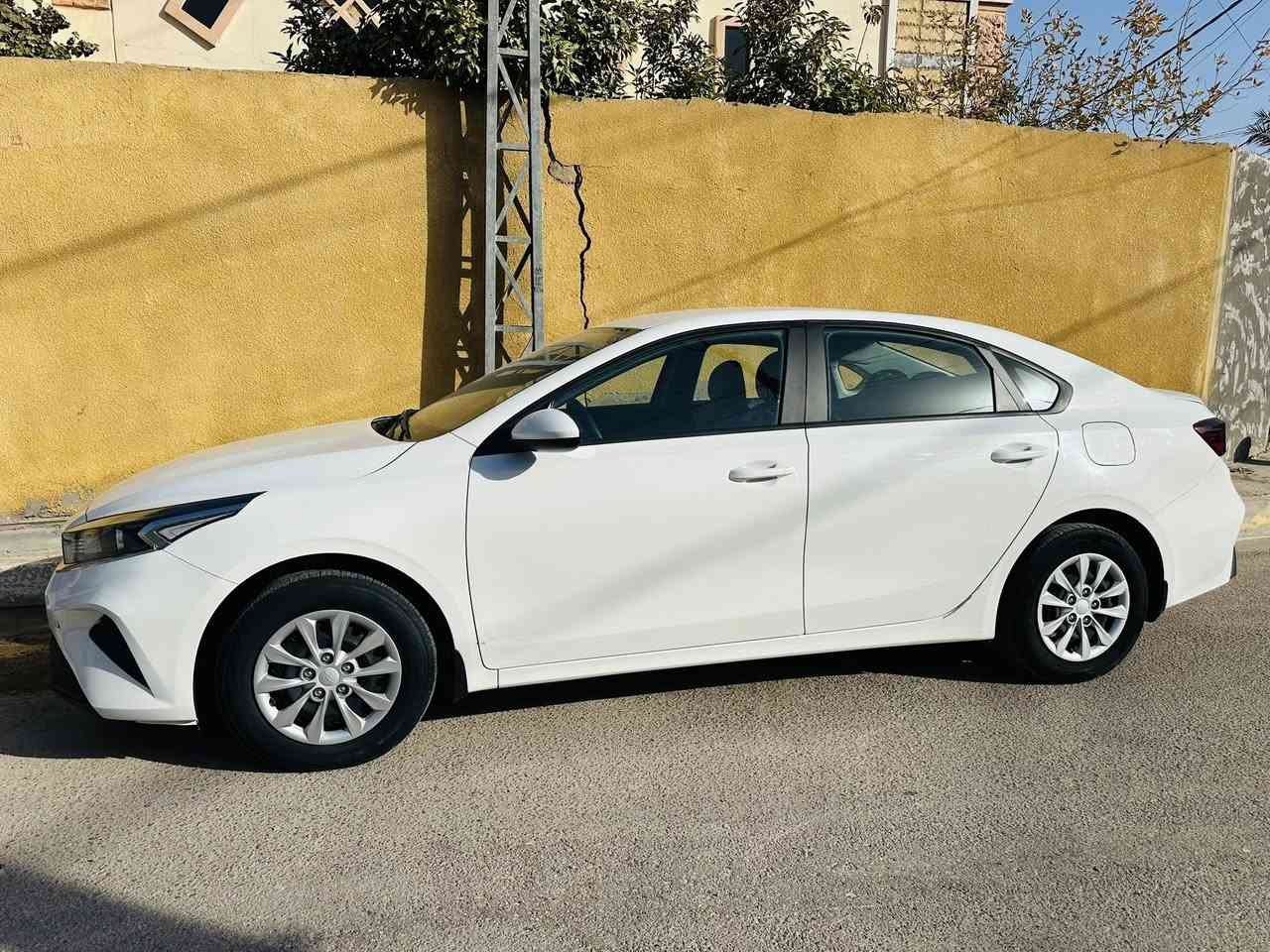 كيا سيراتو 2023  خليجي رقم بغداد  محرك 2000 دوش السعر 17500$
للاستفسار ***********
