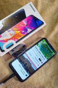 سامسونج A70 • ١٢٨ • شاشة مكسورة