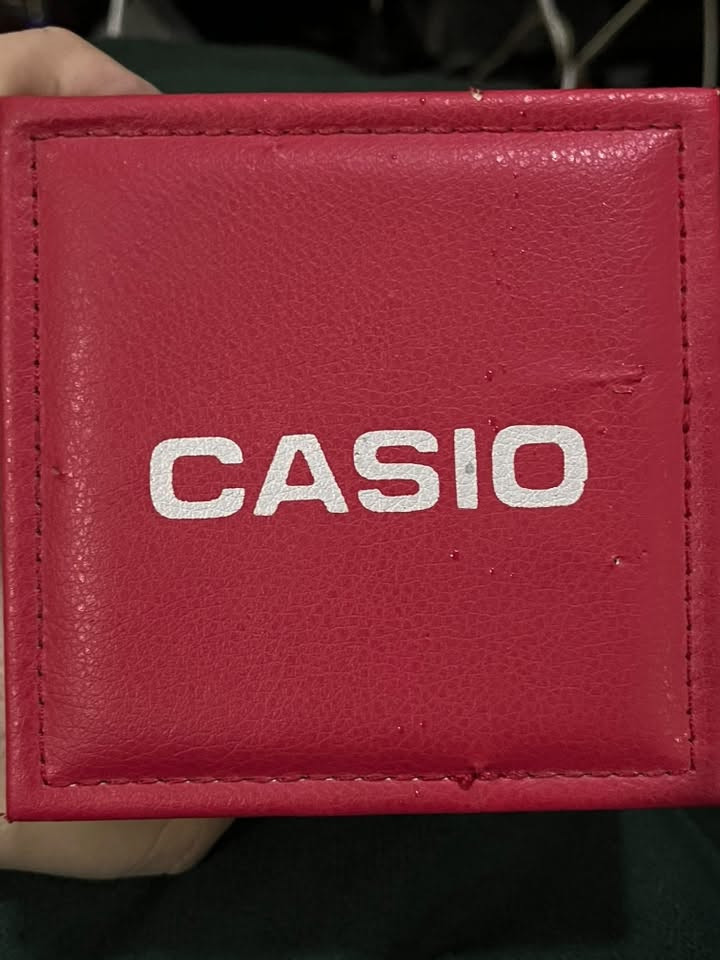 السلام عليكم،
للبيع ساعة كاسيو أصلية (Casio MTP-V005) موديل أنيق ومميز بمينا أزرق جذاب وأرقام رومانية
نظافة عامة تقريباً 89% بحالة ممتازة وجيدة جداً للاستخدام اليومي، مع وجود طخات وخدوش خفيفة بسيطة جداً الماكينة أصلية 100% (موديل 5361 / Japan Movt) السير مستبدل بسير فيكتور اصلي مع البوك الأصلي مال كاسيو اني بدلت السير علبتها موجودة و التاك موجود الأوراق تالفة غير موجودة ساعة نضيفة استخدام قليل اني اشتريتها قبل ٩ اشهر اشتريتها بهذاك الوكت جان سعرها بعد التخفيض ٨٠ دولار و اني أبيعها اليوم ب ٤٠ الف مع التوصيل قفل للتواصل ***********

