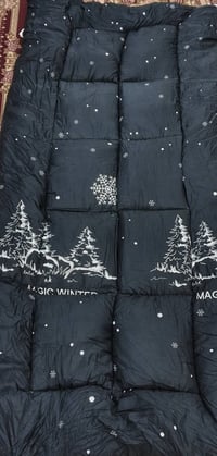 سرير • مفروشات • غرفة نوم