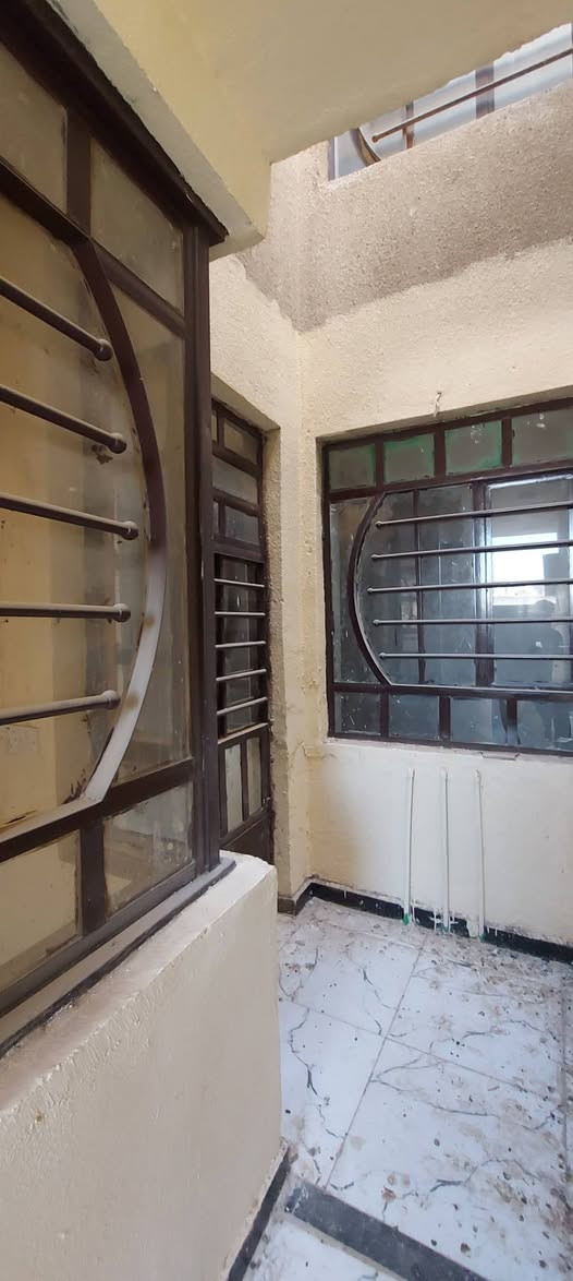 انسب عقار ب مساحة (50)متر واجها (5×10) في حي التراث قرب المستوصف الصحي اكتب تم يجيك سعر دار حالين فارغ للي يريده استثمار يرهم وسكن يرهم 
***********
***********
