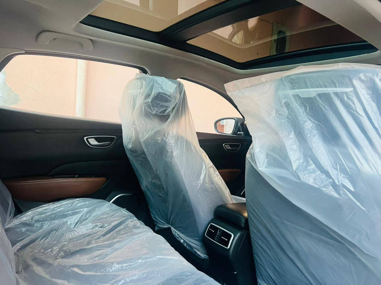 Renault talisman tce 2018
قەپات مواسەفات نمونەیە لە جوانی 
گوشین خەزن ساردو گەرم 
ناو سەیارەکە 5 ڕەنگی لیدی بیلادی 
ئۆتۆ پارک ئۆتۆ ستارت 
شاشەی بیلادی 
پانۆڕاما 
ڕادار 360پلە 
یەک PDR هەیە 
گێڕ و مەکینە بەشەرتی فەحس 
110 مەجالێ کەم 

*********** واتساپ
