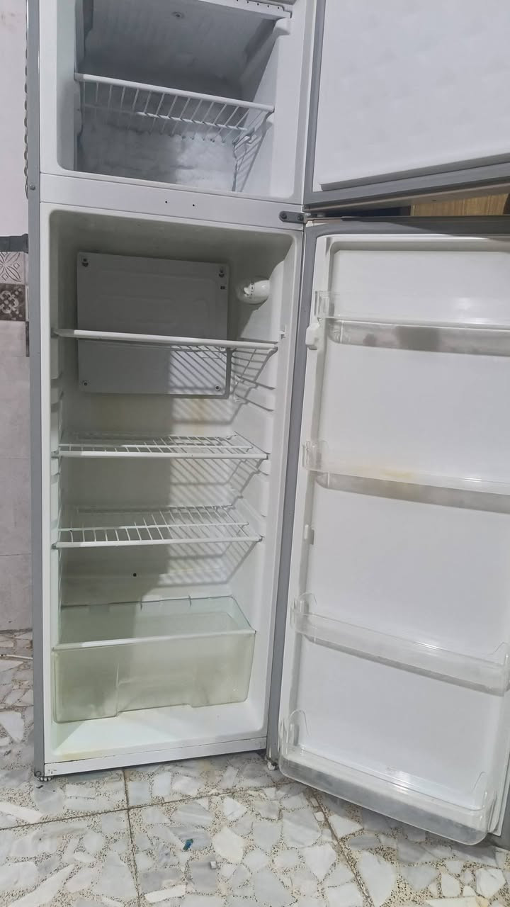 ثلاجه ومجمده نضيفات جدا ماداخلات تصليح سعرهن400وبيهن مجال
‏‪***********‬‏
