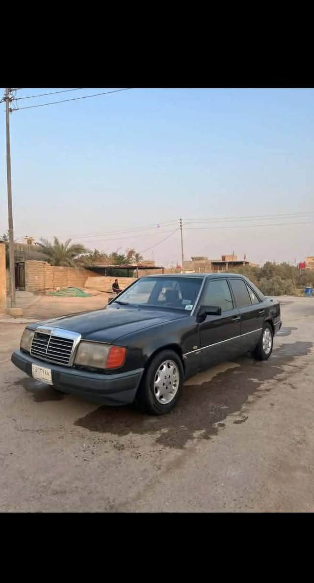 مارسدس دب
مديل 1991
حداديه 100 بل ميه 
رقم بغداد بسمي 
مكينه بطه فيفيتي 
سنويه توا نتهت ماعليه لا غرامه ولا فد شي 
نصبه تخبل سياره منك الشارع 
تخم تاير تبريد عوزه غاز 
سياره نضيفه مامامتعوبه 
تجي شوف بعينك 
السعر 53 وبيه مجال الشراي  
رقم الهاتف -
***********
العنوان البصره الزريجي قرب مدرسه المصطفئ
