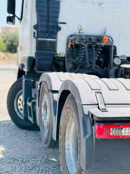 اسلام عليكم  
فالفو للبيع 2004 محدث بجم 2012
سنكل بلادي 
كير اوتوماتيك
حجم 420
مربوطه عربانه 3 دنكير تك تاير   العربانه موجوده للمداور 
سنويه 2030 هزه صاقطه قبل شهرين 
السياره ابلاديه مكفوله من مكينه  وكير وشاصي وتحويل مباشر 
السعر 250 وبيه مجال 
رقم صاحب السياره ***********
