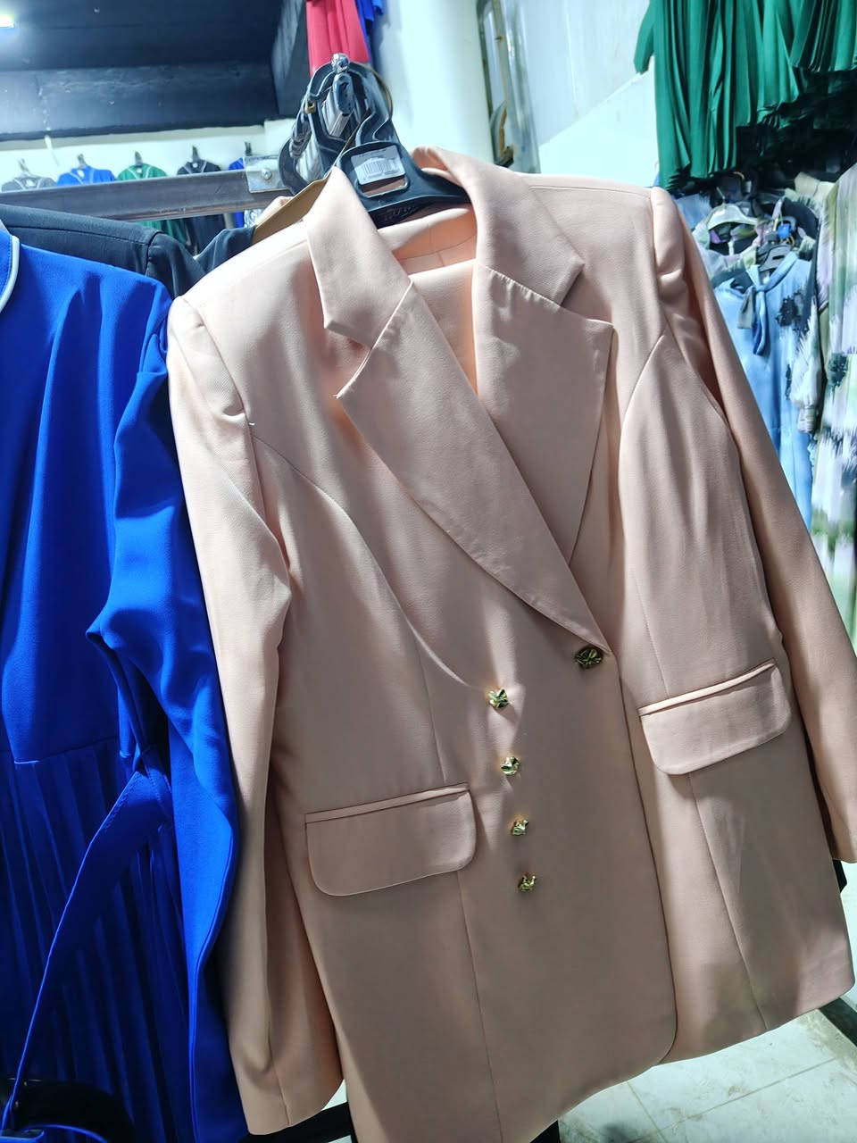 طقم كامل سترة وقميص اكو بي اكو بدونه وبنطرون فقط 30 الف وتوصيل الفين لمناطق النجف لحكو بنات ماكو هيج اسعار للحجز راسلوني او واتس ***********
