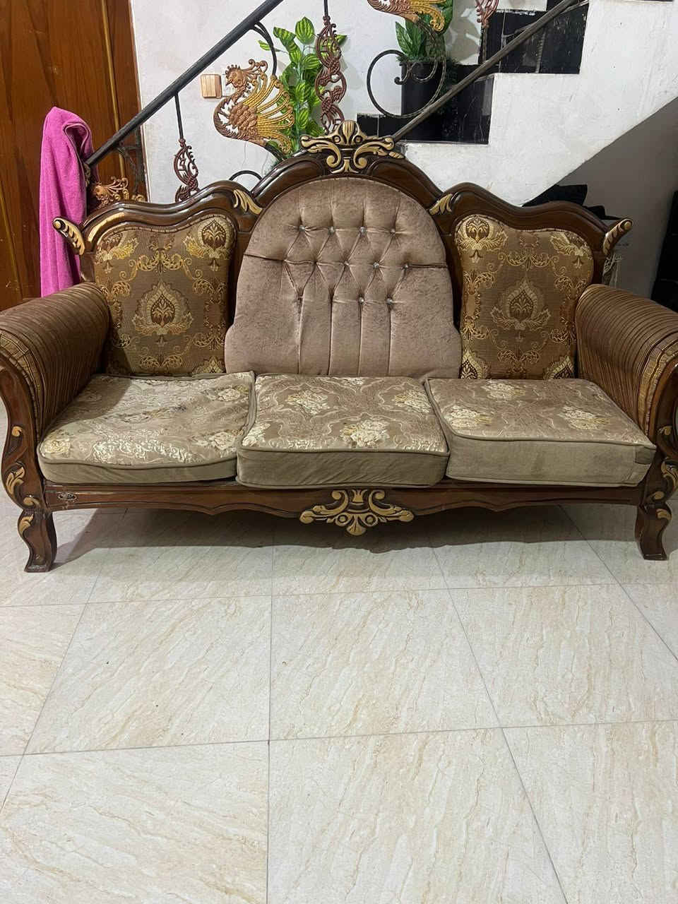 تخم للبيع ١٠ مقاعد السعر ٢٥٠ وبي مجال قليل كلشي مابي بس عوزه غسل المكان نجف حي النداء اي ستفسار خاص بي وتساب ***********

