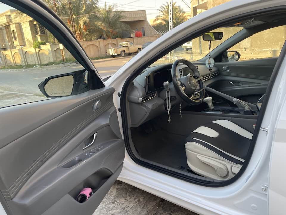 السلام عليكم للبيع سياره النترا 2023 خليجي 

المواصفات
*فتحه سقف
*حساسات امامي وخلفي
*شحن لاسلكي
*كامره دواره
*صندوق ذكي
*ثلاث انظمه قياده
*ويل كب حجم17
*تشغيل عن بعد
*بصمه ابواب وتشغيل
*بك لايت لد مسطره
*تبريد قطعتين امامي وخلفي

السياره خير من الله التبريد على وضع الشركه والحداديه على وضع الشركه السياره مطلعها على ايدي من للشركه شراي تعال شوف بعينك السياره بيها بارد بخشم الجاملغ ورصعتين بالباب السايق السياره ماشيه 160km

السعر 165 وبي مجال 
الاستفسار على الرقم ***********
