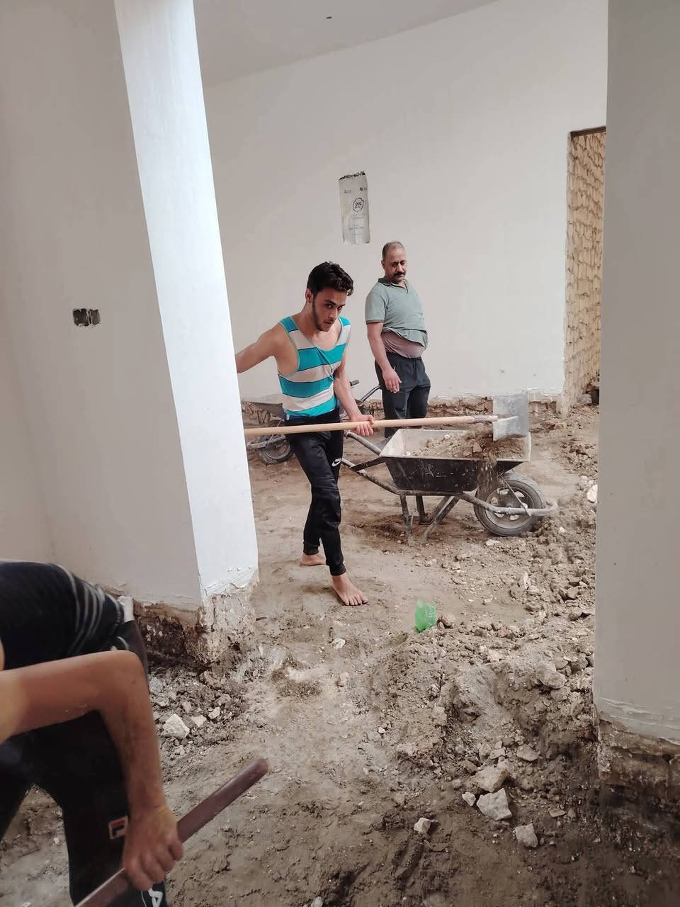 سلام عليكم  / يوجد كادر عمل جاهز/ تصعيد مواد/ تنضيف بيوت/ تفليش/ تكشيط/ تنضيف حدائق/ دفن نهري  / شقلنه ليل ونهار   /ومعداتنه جاهز/ ماعليك بس تصال على رقم  /     ***********
