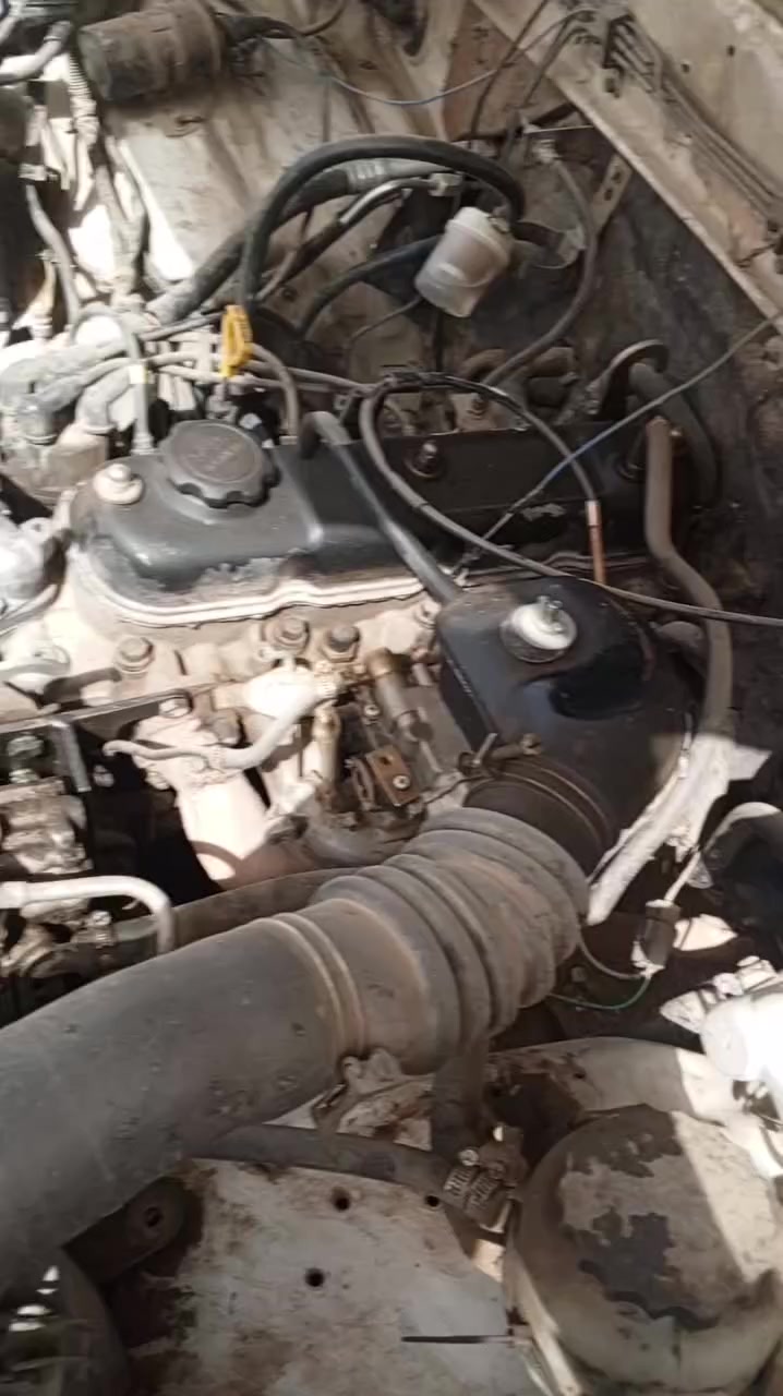 ئەم  سەێارە بۆفرۆشتن دووهەزارو عەوتە بۆنیتی بۆێاخەکامل تەعمیرە وە بەشەرت شوێن چوارقورنە*********** ؟***********
