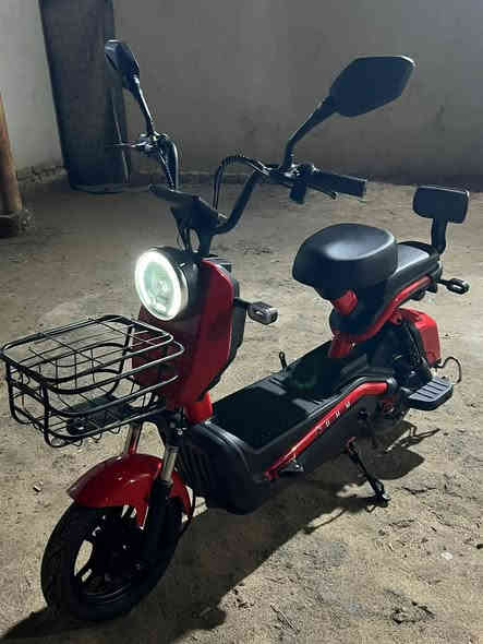 السلام عليكم دراجه شحن للبيع دراجه جديده كلش ما ناقصه شي من كل النواحي
4باتري 

كهربائيات كله شغاله

حجم 14 

ما ماشيه هواي للتواصل *********** رقمي و متواجد علا الفيس مكان سوق الشيوخ كرمه بني سعيد 

السعر 350
