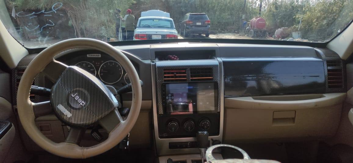 السلام عليكم
جيب لبرتي 2008.
رقم بغداد انكليزي سنوية لغايه 2030.
محوره منضومة غاز
 +لايت زنون 
مكينه وكير حاويه جدد توهن شادهن اترايك لربيل.

تواير توني شاد جدد

باتري جديد

حداديه نضيفه وايظا وياها حداديه احتياط لليريد يشدها 

مكفوله من العيب الشرعي والضربه القويه

مكانها ذي قار
سعرها (75)

واتساب(***********)
