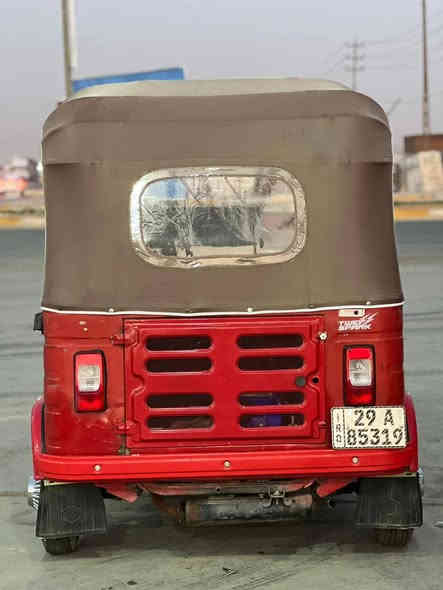 سلام عليكم تكتك. لبيع موديل 18 رقم واسط نكليزي كهربايات كامله مكينه 20 سعر 4800وبيه مجال حك الجيه *********** واتساب
