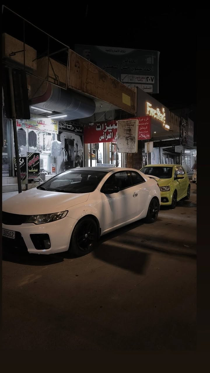 السلام عليكم ... 
سيراتو كوبي ٢٠١٣  خليجي وكاله البخيت 
فول مواصفات 
فتحه بصمه كشنات جلد دواخل احمر سستم صوت 
اشاير بلمري 
مكينه ١٦٠٠
السياره رقم اربيل سنويه لل ٢٠٢٩ باسمي وكاله تحويل
مكينه وكير بشرط مامفتوحات سياره على ايدي مال جناي
السياره مكفووله بيها بارد مكانين جاملغ الامامي والجاملغ الخلفي شبر اثر دحجه 
السياره حلوه ومرتبه وجاهزه وخير من الله تخم تاير حداديه كله كامله
ماشيه ١٥٥ ألف 
السعر ١٠٠(وبيها مجال قليل ) 
مكان السياره الديوانيه 
***********
