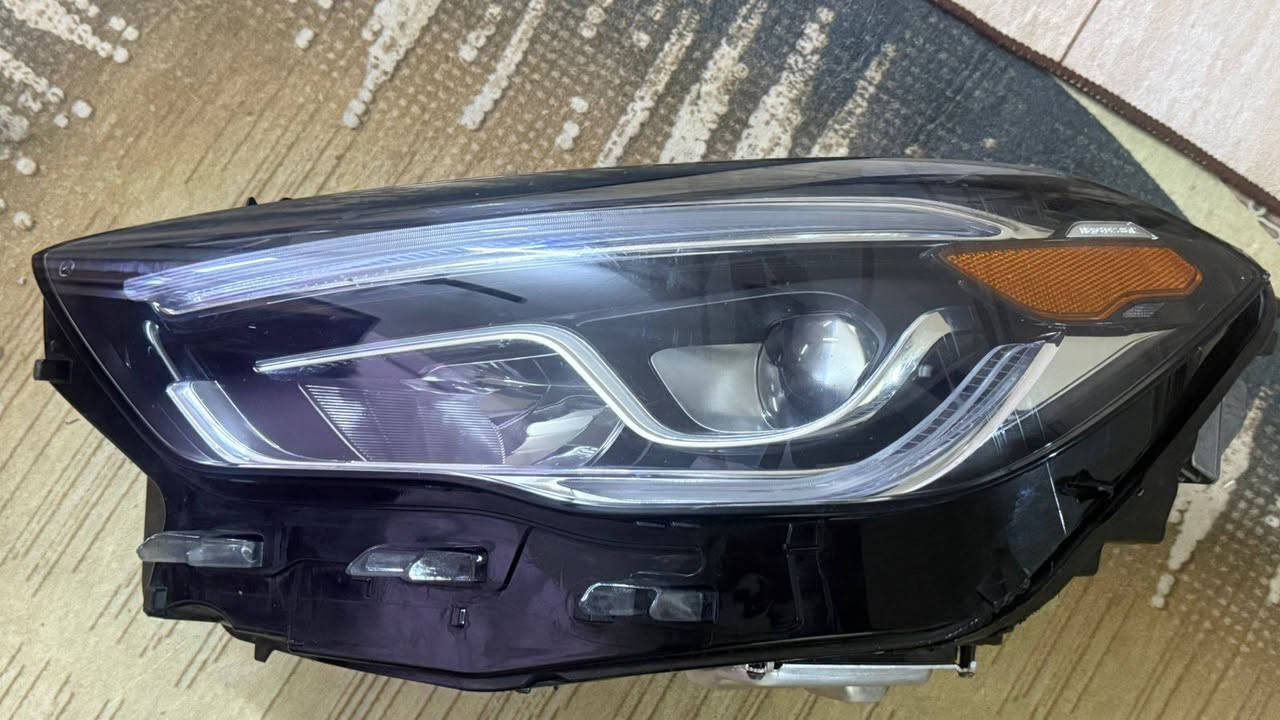 السلام عليكم مجموعه قطع اصليه مارسيدس GLA250وارد امريكي موديل 2023الى2025 تواصل واتساب ***********
