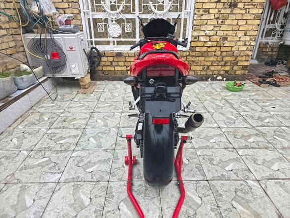 السلام عليكم للبيع
افوراي.    F4i
الالوان احمر كفرات
حجم المحرك 600
تخم تاير 
باتري جديد كهربائيات شغاله
كير ومحرك فول
الدراجة تشغيلته نكره 
دسكات الخلفي والمامي جدد
الدراجه مزوده
حماوه بالصيف ماكو حلوه حماوته
السعر 39 ورقة وبيهة مجال 
العنوان محافظة الديوانية
للراغب فلشراء التواصل على الرقم

0777 006 9393
