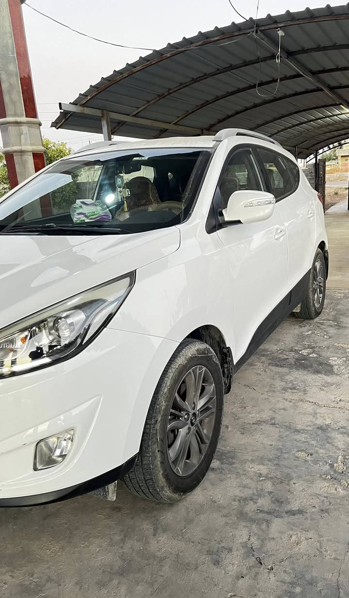 السلام عليكم
توكسان خليجي 2015 مكفوله ماشيه 71 مكينه 2000
السعر 172 وبيها مجال 
العنوان بغداد 
للاستفسار الأتصال ***********
