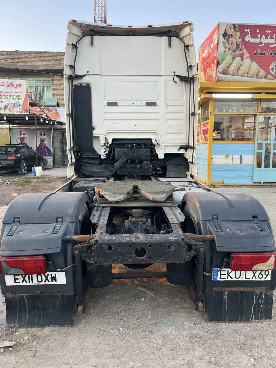 السلام عليكم  
للبيع مان تيگا 2003 بس الراس  
كير اوتوماتيك جديد محرك 460 بم ونوزل لا تنقيص ولا تبخير شاصي وقماره مكفولات سياره جاهزه للشغل مربوطه صهريج دبل تاير طوناج وذرعه موجودات الصهريج ماموجود السعر 110 وبيهه مجال 
***********  ***********
