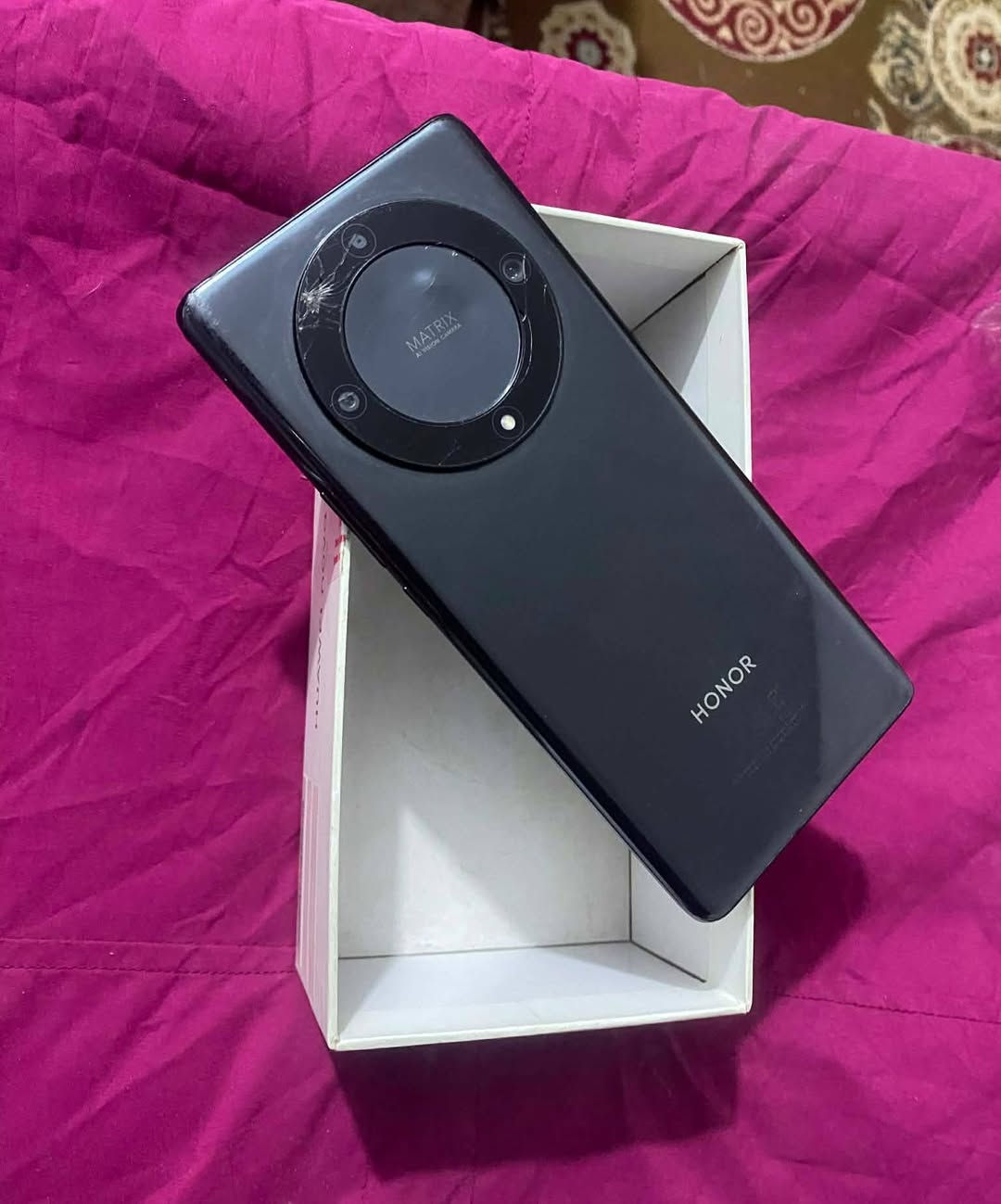 سلام عليكم هونر x9a ذاكره 256 رام 8 جهاز مامفتوح ولا ملعوب بي نهائي استخدام شخصي فقط بي كم فطر بالكلاس ممثرات ع شي وطخه بجامه مال كامره مامثره ع تصوير نهائي بدون ملحقات سعره 135 مجاله قليل 
مكان بغداد الشعله ***********
