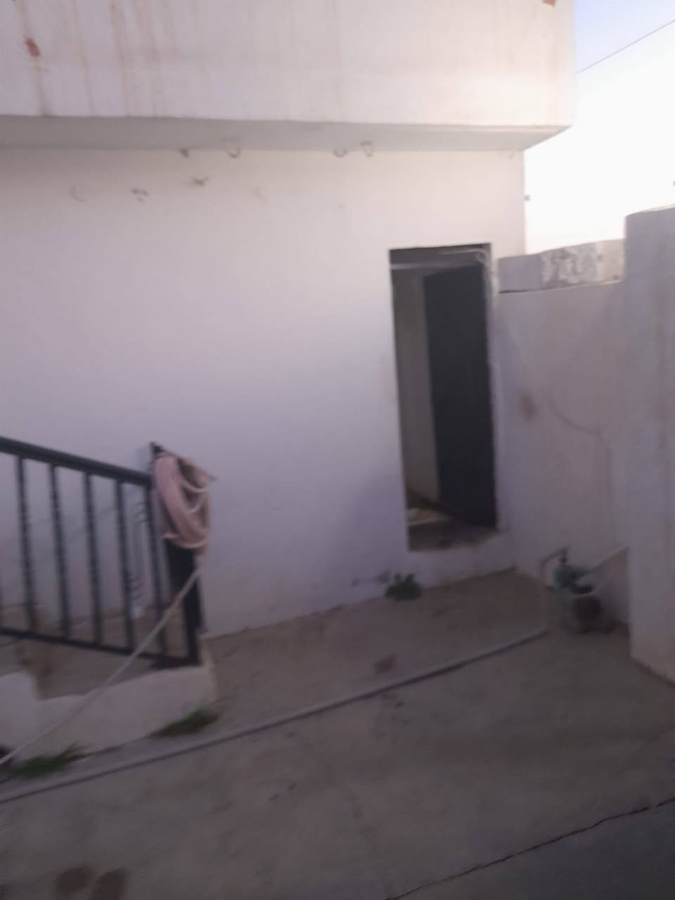 يعلن مكتب ابو يحيى لتجارة العقارات في محافظه كركوك قضاء الدبس  عن بيع   بيت سكني في حي الشهداء القديمه  بالقرب من بيت ابو مخلد  مساحته أكثر من ١٥٠  متر خدمات   ماء وكهرباء تبليط يتكون من ١ غرفة نوم وهول واستقبال وصحيات ومطبخ م السعر على الخاص  والسعر مناسب  ورخيص جدا  وبي مجال  كما موضح بالصور أدناه 👇👇👇👇👇 للتواصل عبر الأرقام التاليه

*********** يحيى الحمداني ابو عبدالله

*********** ابو يحيى

*********** يحيى الحمداني ابو عبدالله
   ( التوفيق من الله و للجميع) جميع الأرقام  واتس اب

ملاحظه
دوام المكتب من الساعة التاسعة صباحا لغاية الواحدة ليلا للتواصل على الأرقام المذكوره اعلاه ☝️☝️☝️☝️☝️☝️
