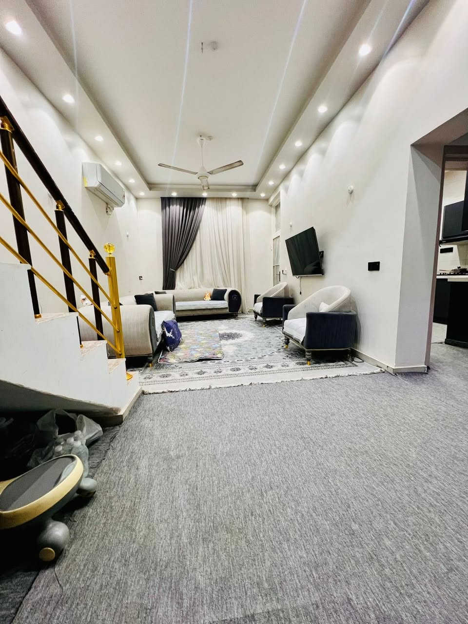 الدار للبيع ركن المساحة 60متر طابق ونص                             البوبيات قبل اسواق برتقالة عامود 53 
يبعد عن الشارع العام 100 متر 
 ***********
