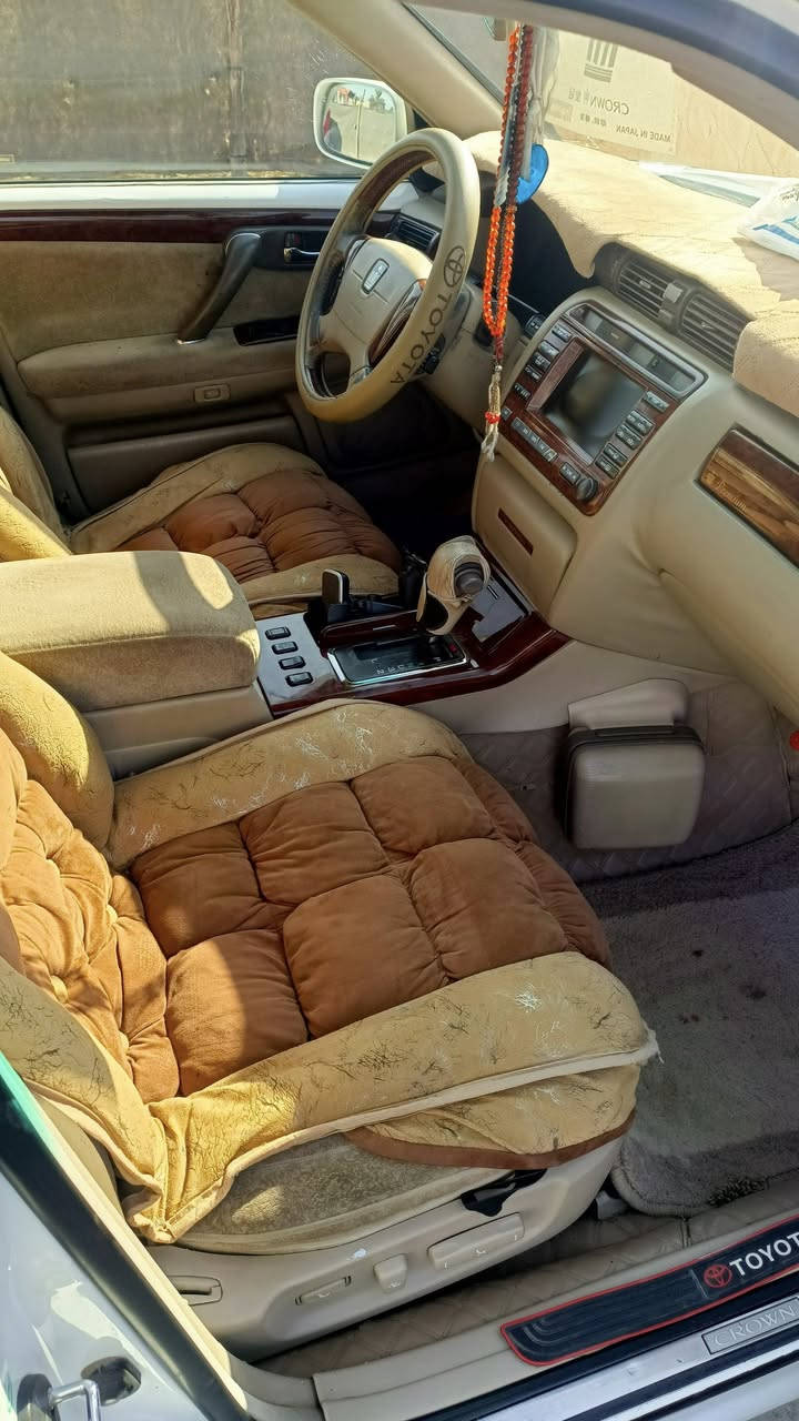 سلام عليكم سيارة ملكه للبيع 99محرك ديفور كبير سيارة كفاه عامه قطعتين تبريد ثلج خلفيه شاصي 75مكان بابل رقم تلفون ***********
