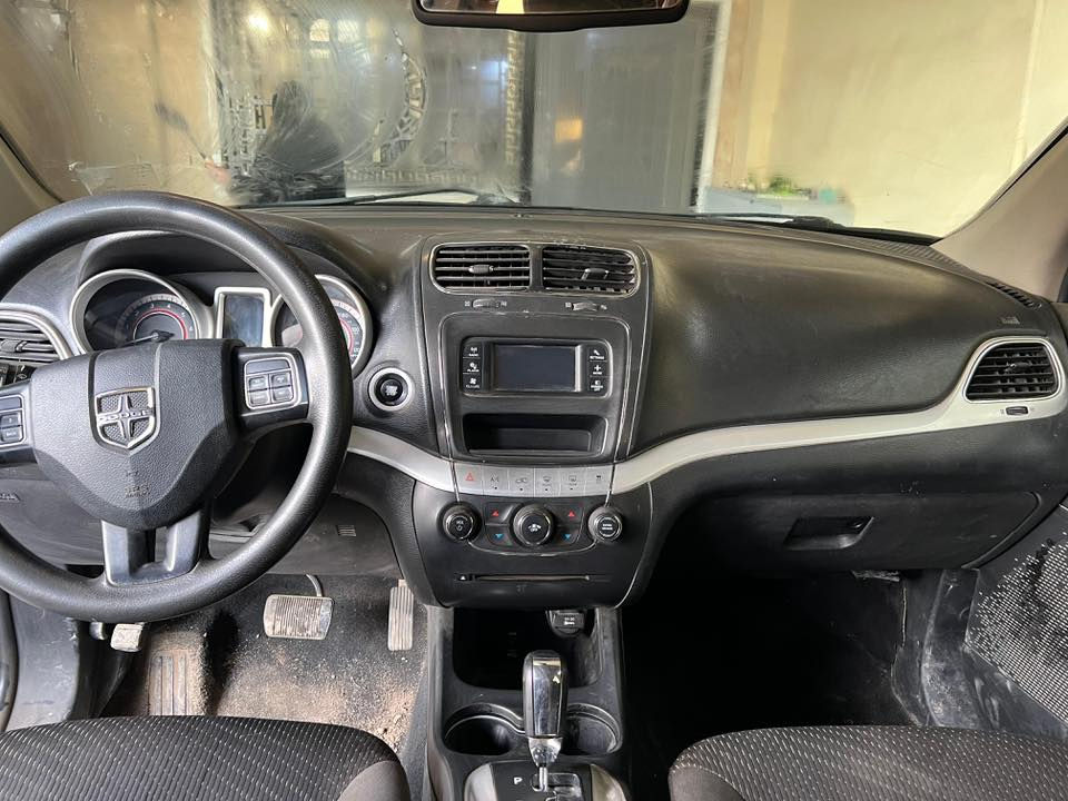 دوج جورني 2018
مكفوله عدا الجاملغ الامامي بالخشم شويه
الباقي مكفوله بيها طخه بسيطه بالدور الخلفي 
4 سلندر 
رقم بابل 
7 راكب 
ويل كب 
شاشه صغيره
المكان بابل حله شارع 80 
*********** 
مكلف بالنشر 
السعر 125 وبيها مجال
