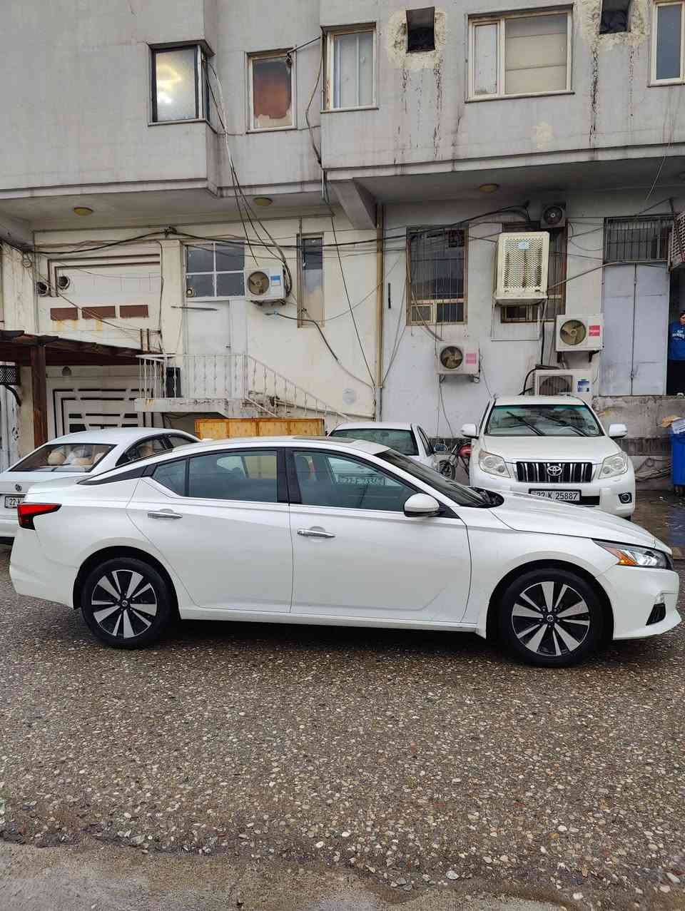 نیسان ئاڵتیما 2021 فول مواسەفات
یەك دەست بووە سەیارەکی خاوێنە
بێ سبوغ 
شغال + هەردوو کوشین هیتەر
هەردوو کوشین کارەبا +ڕادار
ئۆتۆ برێك + بەسمە + دەبل ئەکسل
هەموو ئێرباگەکانی سەلامەتە 
تەنیا جەمپێکی بچوکی لە پشتەوە هەیە 
ساردەکوتە بەڵام بێ سبوغە لە وێنەکان دیاریم کردیە شوینەکەی
ڕەقەم شانسیم داناوە
159وەرەقەو  مەجالێکی کەم
*********** أربيل, العراق
