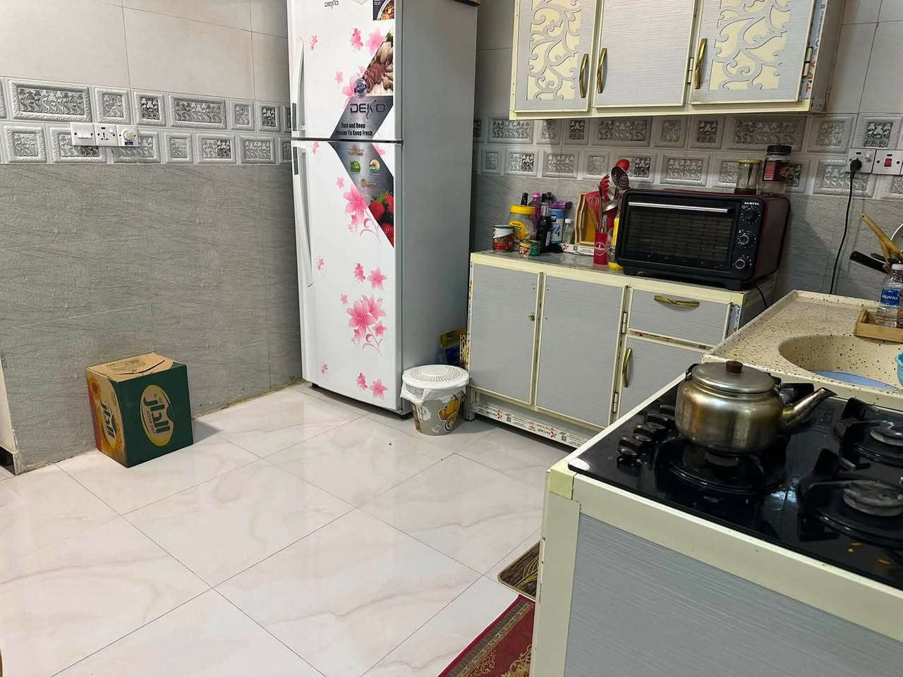 للنشر:
🏠 دار للبيع في حي البساتين (الضباط) – طابو صرف 🏠
 الموقع: بغداد - حي بساتين الضباط.
 المساحة: 75 متر مربع (الواجهة 3.75 متر “أربعة إلا ربع” × النزال 20 متر).
 الملكية: طابو صرف (ملك صرف جاهز للتحويل).
 عدد الطوابق: طابقين بنظام عزل تام.
 التصميم والمدخل: مدخل رئيسي واحد، يحتوي على درج معزول ذكي (مخفي) مقتطع من مساحة الطرمة، ليوفر خصوصية كاملة وعزل تام لكل طابق.
 حالة البناء: بناء كامل وجديد (البيت جاهز ، متبقي فقط صبغ الواجهة الخارجية).
📞 للاستفسار، معرفة السعر، أو ترتيب موعد للمعاينة:
يرجى الاتصال مباشرة على الرقم: ***********
