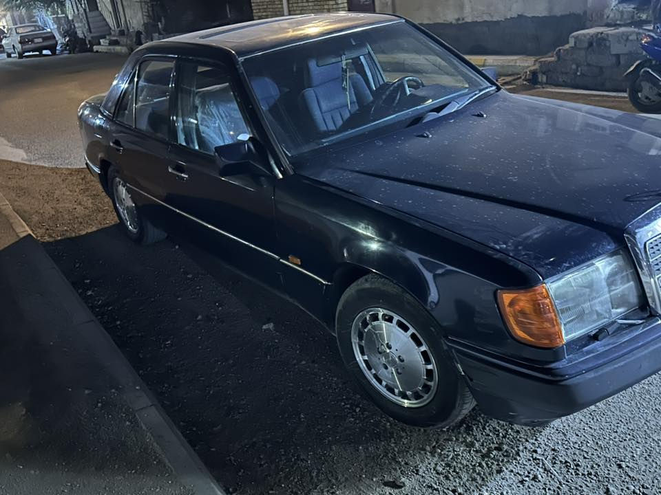 السلام عليكم
مارسدس 300 موديل 91

محور 3000

السياره نضيفه

وكلشي شغال 

رقم بغداد

السعر 60

مكانها الناصريه

*********** او مراوس
