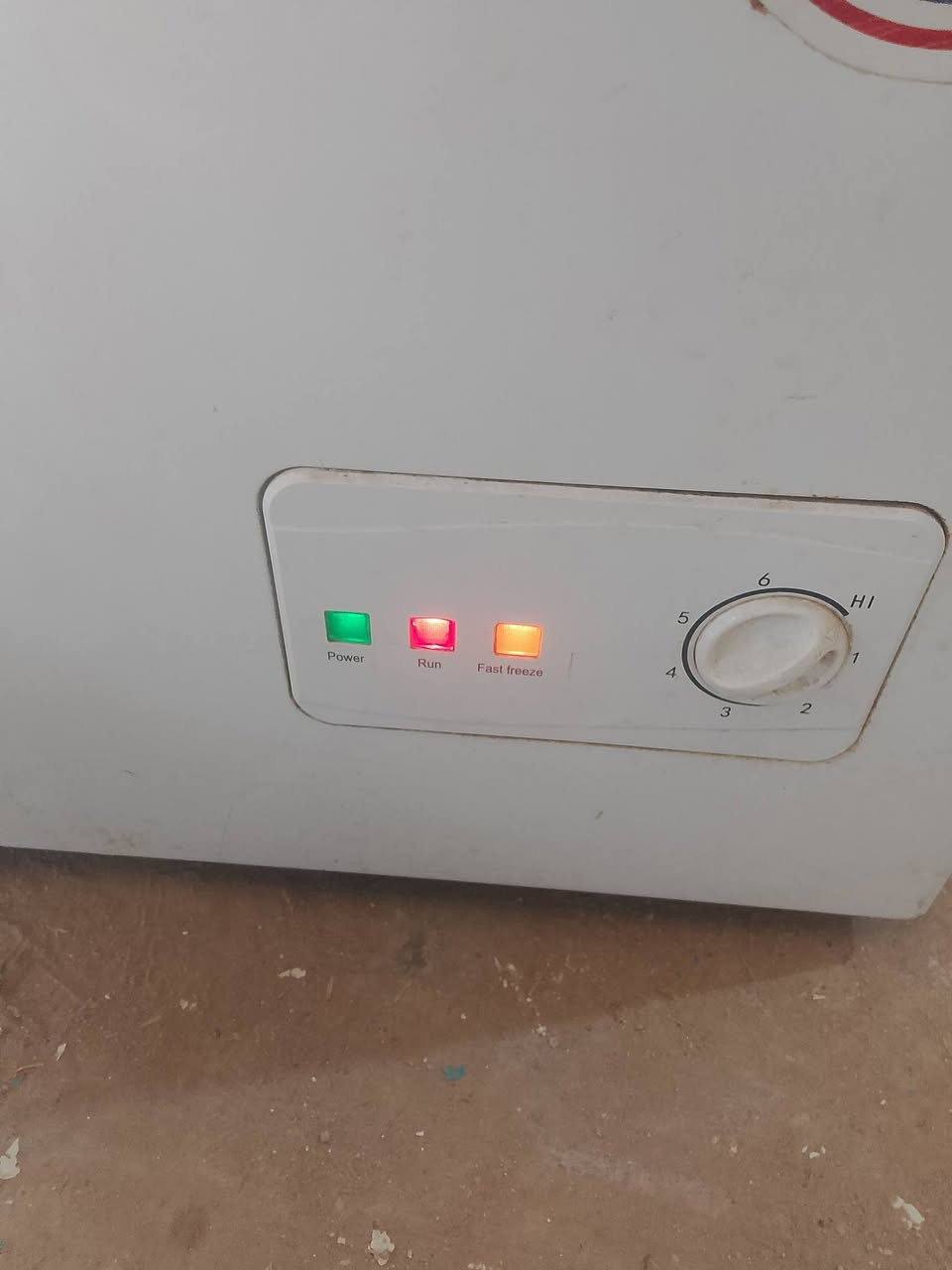 من رخصة الادمن
مجمده الماطور يشتغل والداخل نظيف ابيعه كشر السعر40الف
بردات قديفه عدد2قطعتين مع البواري السعر15الف
مفرش رصاصي يحتاج غسل السعر 25الف
حله شارع 60
***********
***********
