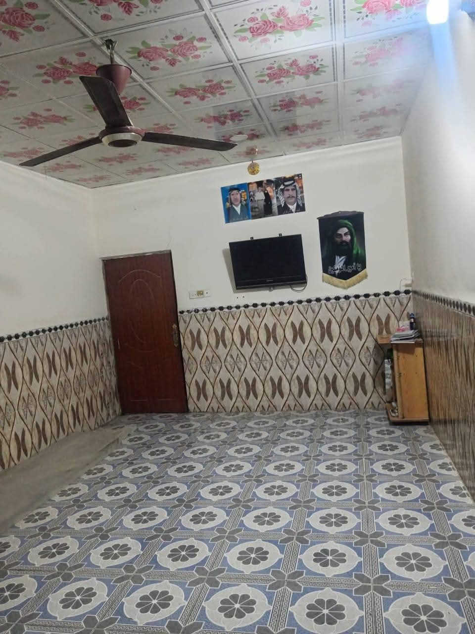 دار للبيع المساحه 200 متر
يحتوي على غرفتين وصاله وستقبال ومطبخ وصحياة وحمام العنوان حي العسكري الثالث شارع 30 مرجعة مكتب الكعبي للعقار *********** وتساب اتصال
