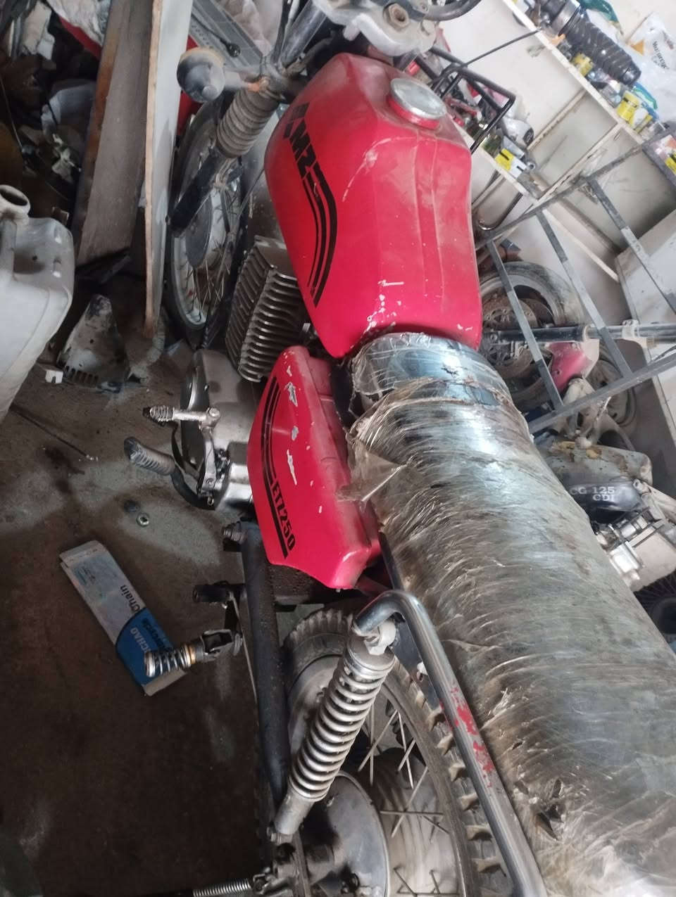 سلام عليكم اخوان دراجه امزت للبيع٨٢نايمه شغاله بس يعوزه  ترتيب مكان كركوك للاستفسار السعر550الف ***********او***********
